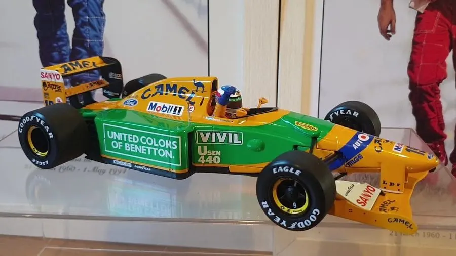 Circuit Formula Racer 1:18 Collectible — Bronze