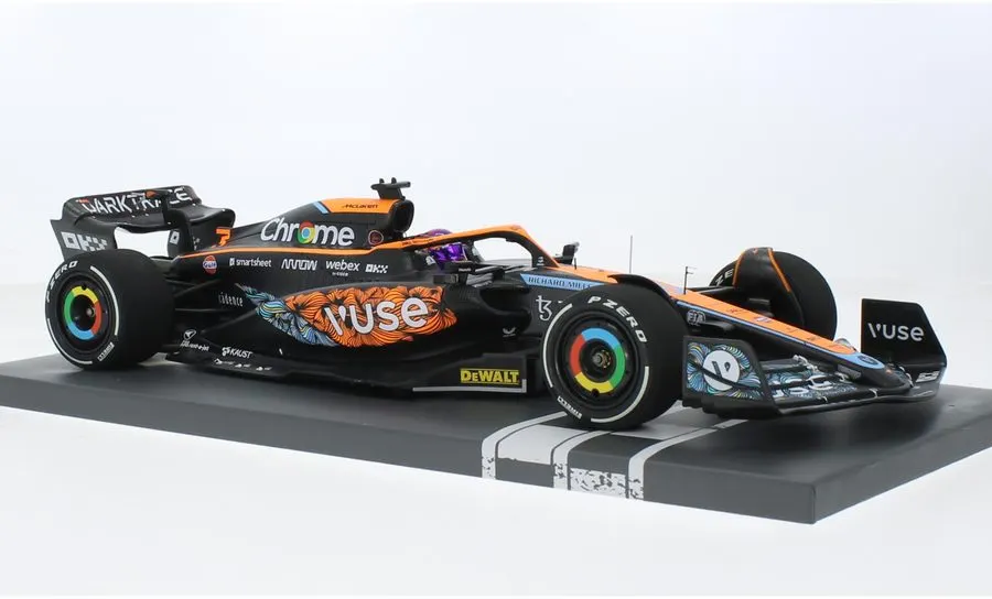 Circuit Formula Racer 1:18 Collectible — Graphite