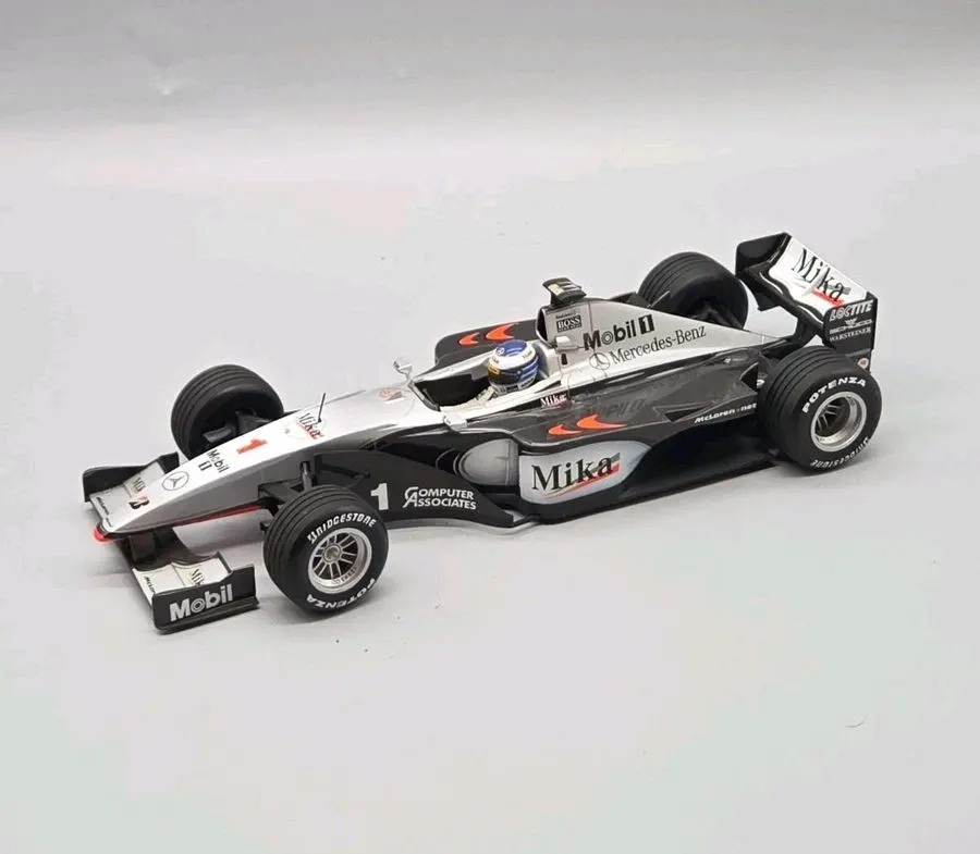 Vintage-style Formula Racer 1:18 Collectible — Silver