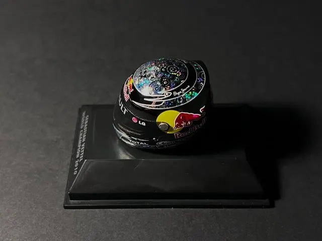 Circuit Collector Helmet — Carbon Livery