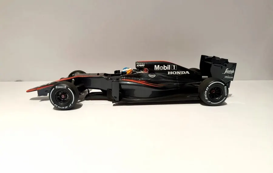 Rally Formula Racer 1:18 Collectible — Graphite