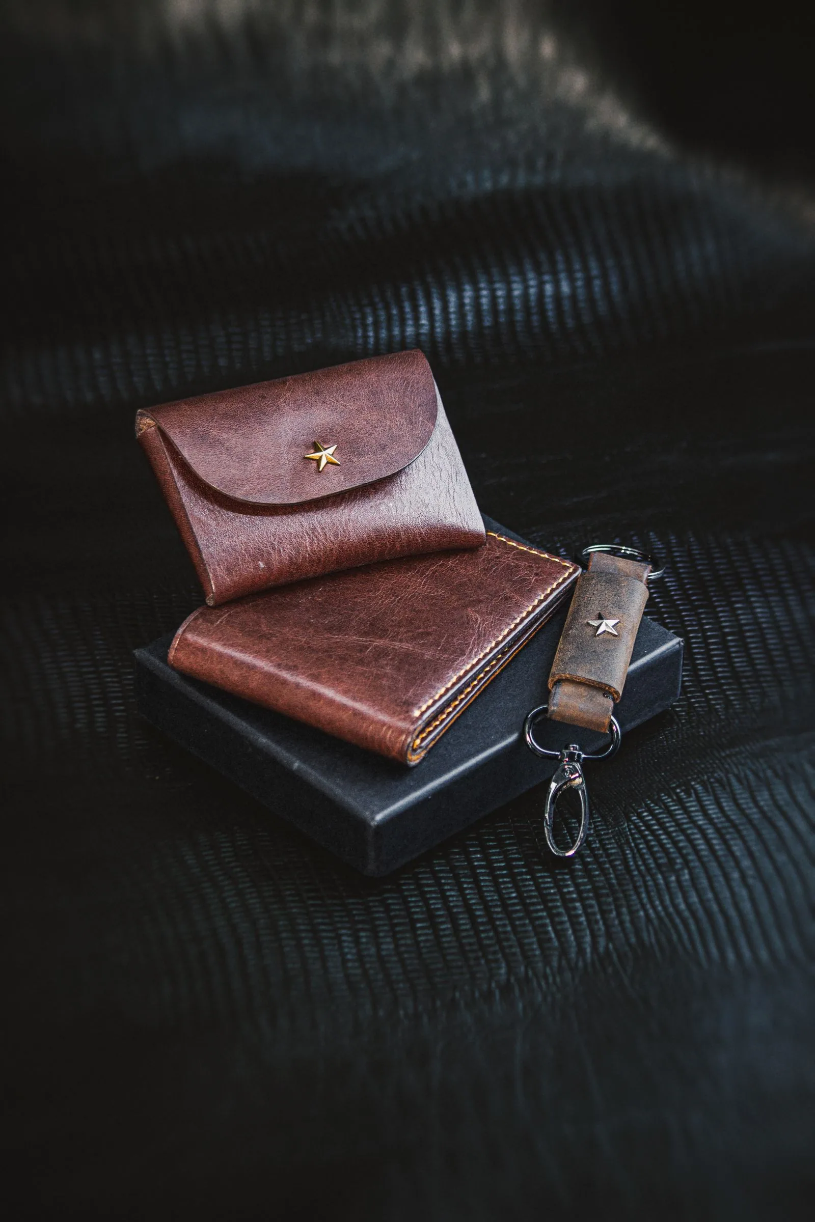 Emerald Carbon-Look Racing Keyring
