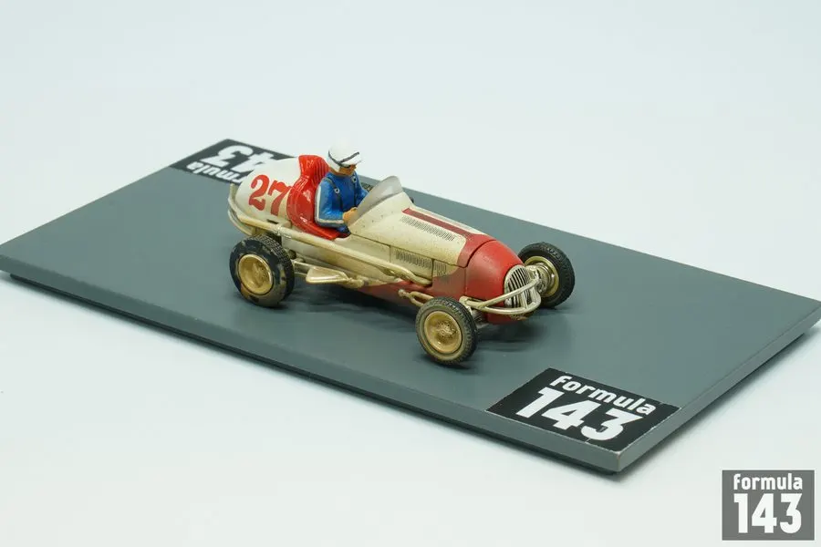Classic Open-Wheel 1:43 Collectible — Gold Edition