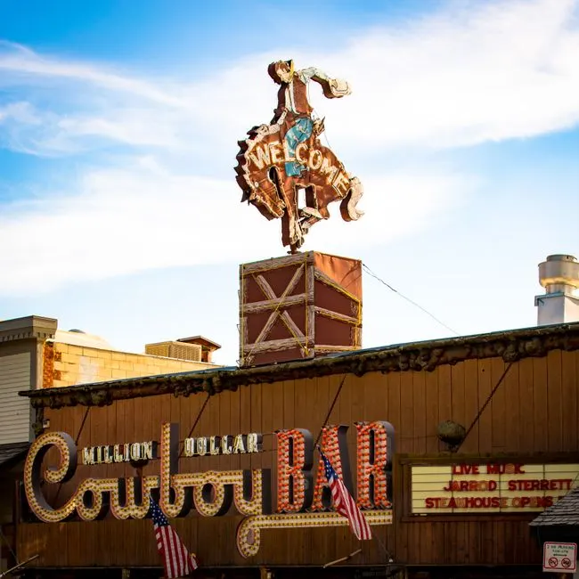 Scarlet Vintage-style Garage Metal Sign