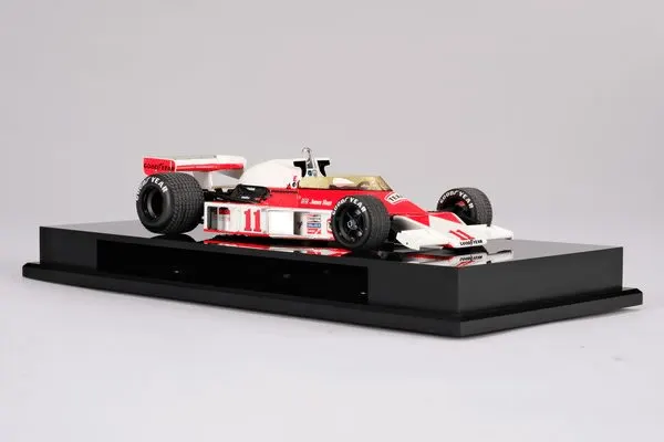 Endurance Formula Racer 1:18 Collectible — Championship White
