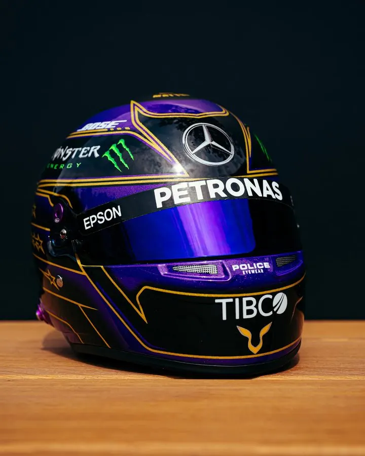 Modern Collector Helmet — Onyx Livery