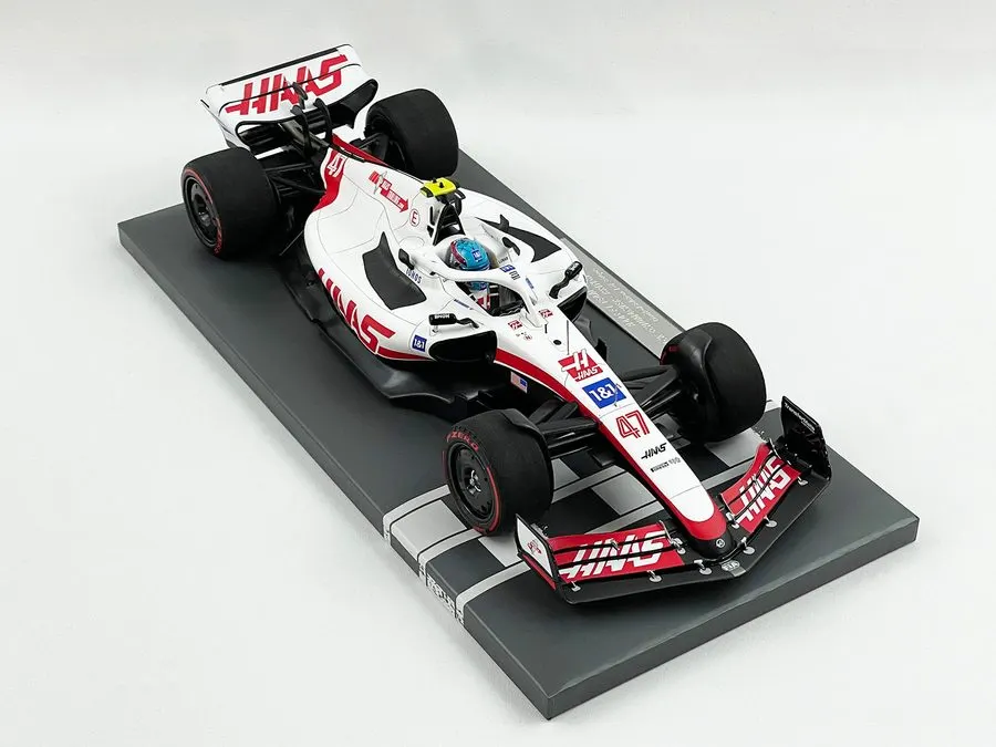 Classic Race Formula Racer 1:18 Collectible — Amber · Kanzen Scale
