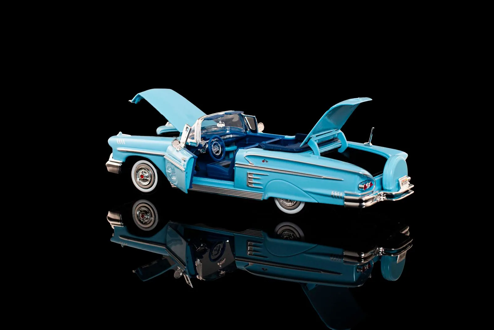 Vintage-style Open-Wheel 1:43 Collectible — Pearl
