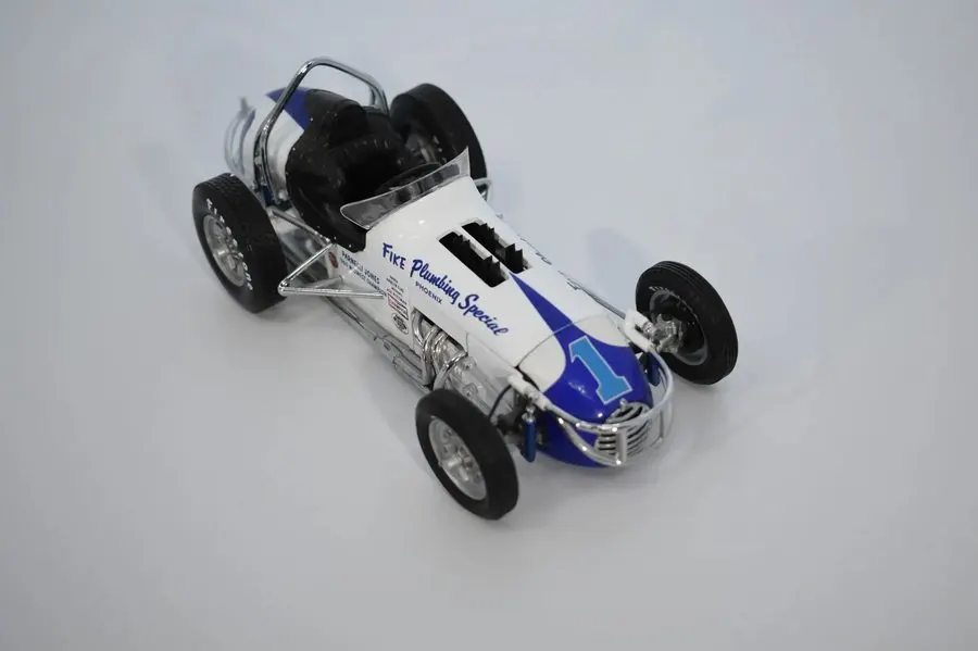 Classic Race Open-Wheel 1:43 Collectible — Titanium