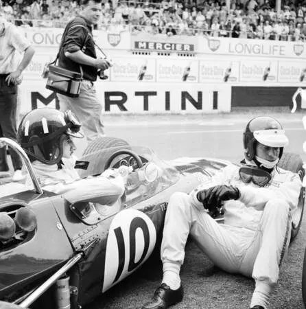 Classic Race Motorsport Framed Print — Titanium