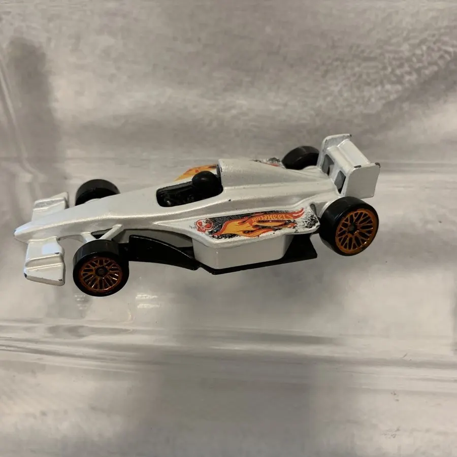 Retro Open-Wheel 1:43 Collectible — Ivory