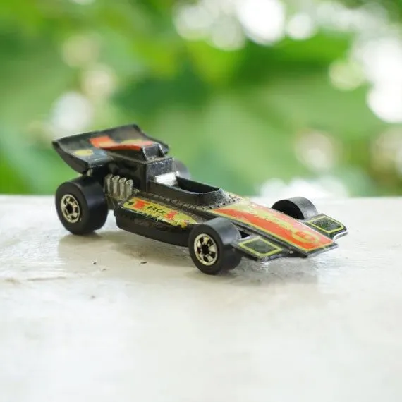 Vintage-style Open-Wheel 1:43 Collectible — Carbon