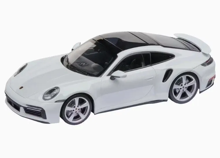 Gold Edition GT Sports Car 1:18 Die-Cast