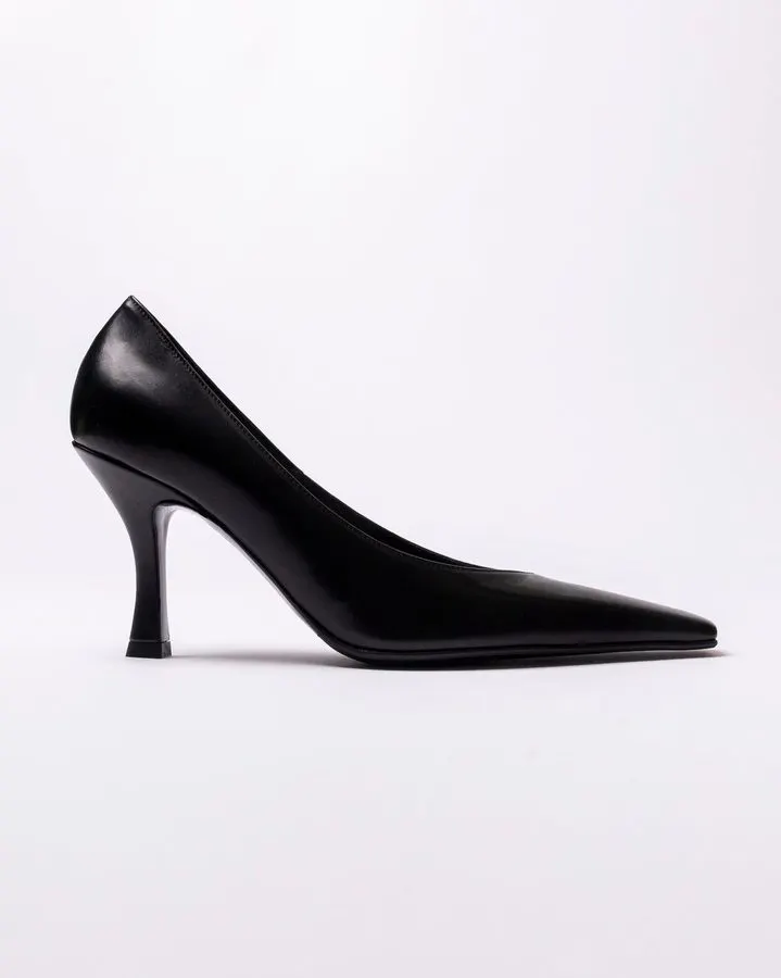 Classic Noir Court Pump