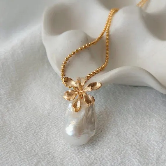 Aurelia Baroque Pearl Pendant