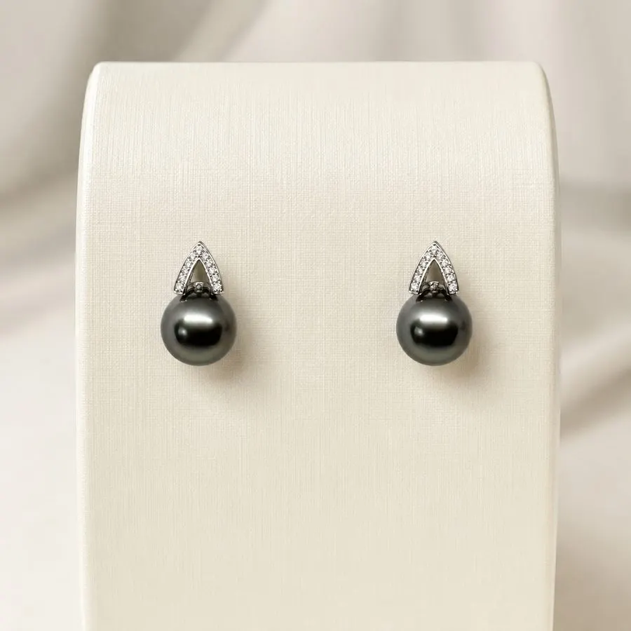 Pearl Noir Stud Earrings