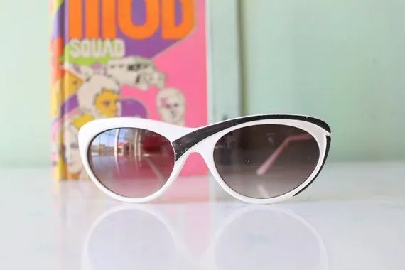 Twiggy Retro Mod Sunglasses