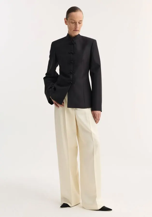 Sculptural Noir Blazer
