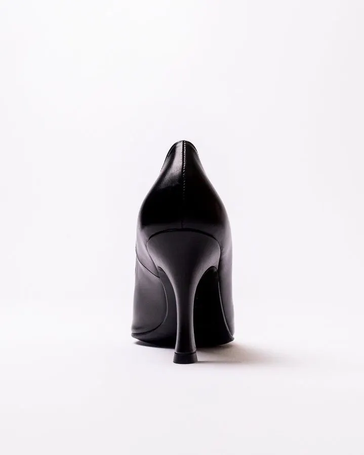 Classic Noir Court Pump